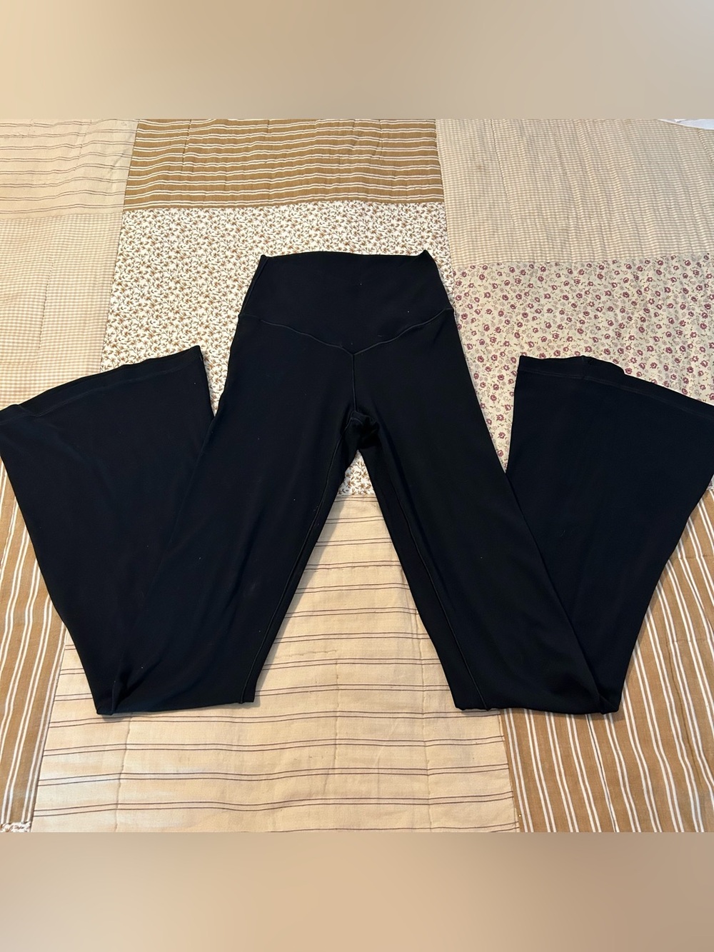 OFFLINE By Aerie Real Me High Waisted Crossover Flare Legging size small